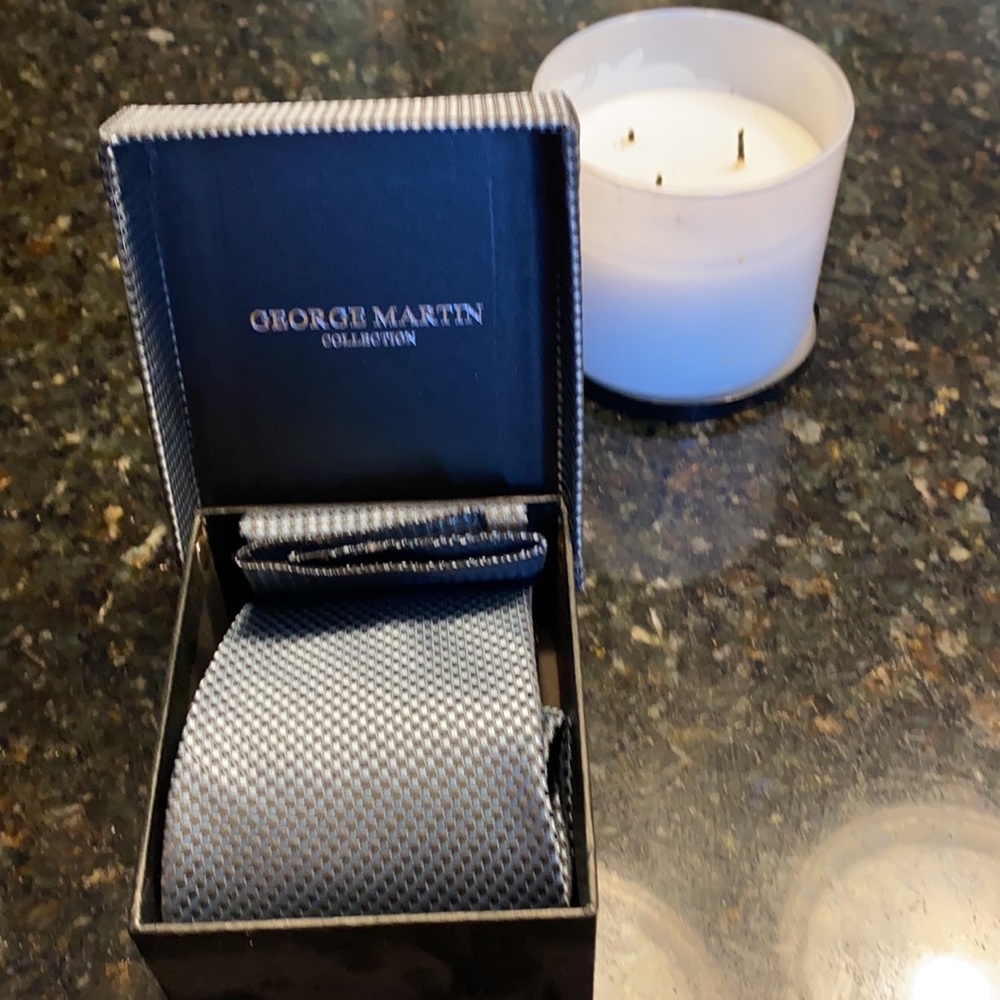 Tie set - Picture 2 of 2